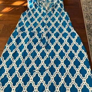 Crown & Ivy Blue and White Patterned Top